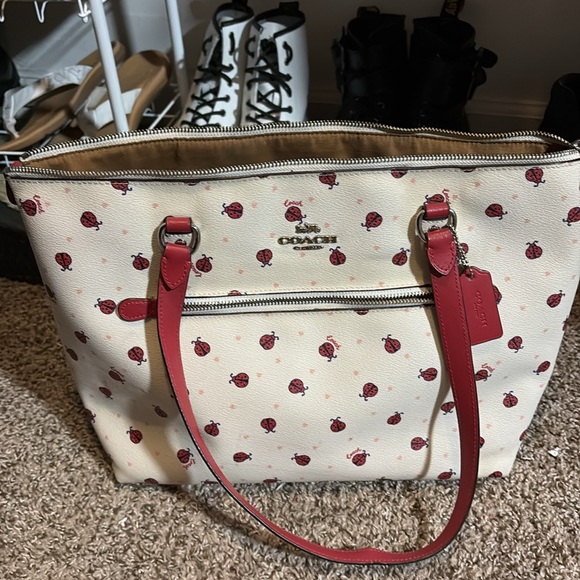 COACH GALLERY TOTE WITH LADYBUG PRINT and coin purse - Picture 7 of 13
